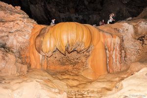 Nguom Ngao Cave